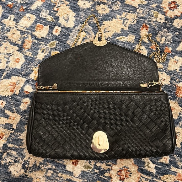 Going out Clutch with Detachable Gold Strap - Picture 5 of 5